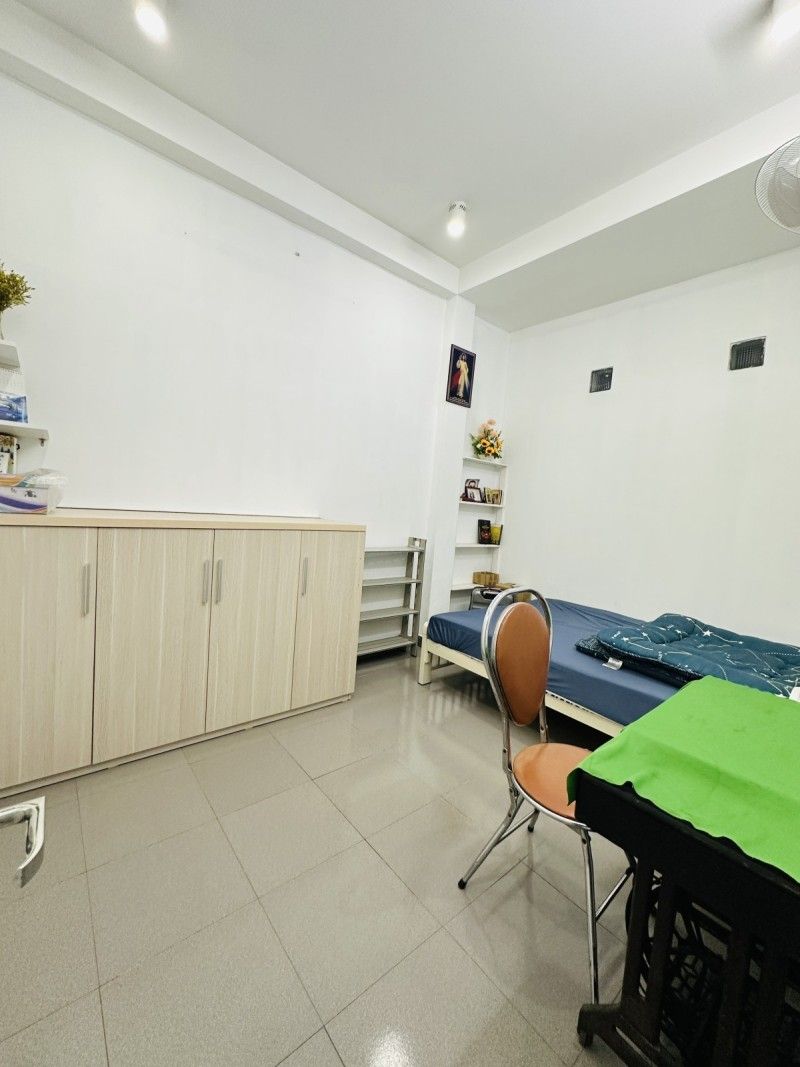 Bán Nhà 80m2 3 Tầng Mặt Tiền Chợ KD 12 tỷ Trần Văn Quang